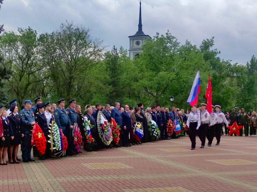 В Центральном городском парке прошел митинг памяти, посвященный 80-й годовщине Победы в Великой Отечественной войне.