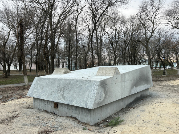 В Центральном парке завершены работы по устройству постамента, на котором в будущем будет размещена боевая машина пехоты (БМП).. В Центральном парке завершены работы по устройству постамента, на котором в будущем будет размещена боевая машина пехоты (БМП)..