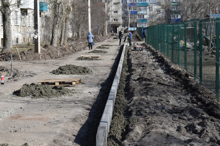 Подрядная организация приступили к ремонту автомобильных дорог на участке по ул. Гоголя и проезда мкр. Гранитный (в районе Детского сада №10).. Подрядная организация приступили к ремонту автомобильных дорог на участке по ул. Гоголя и проезда мкр. Гранитный (в районе Детского сада №10)..